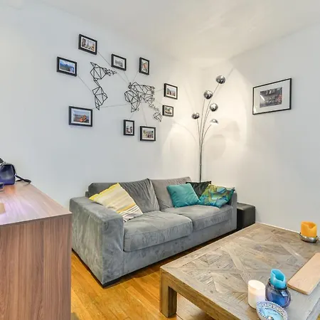 Beautiful Bright Design And Quiet Apartment Paris