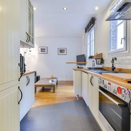 Beautiful Bright Design And Quiet Appartement Parijs